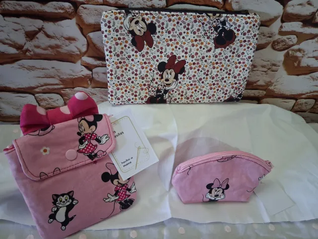 Estuche multicolor con lazos y cremallera