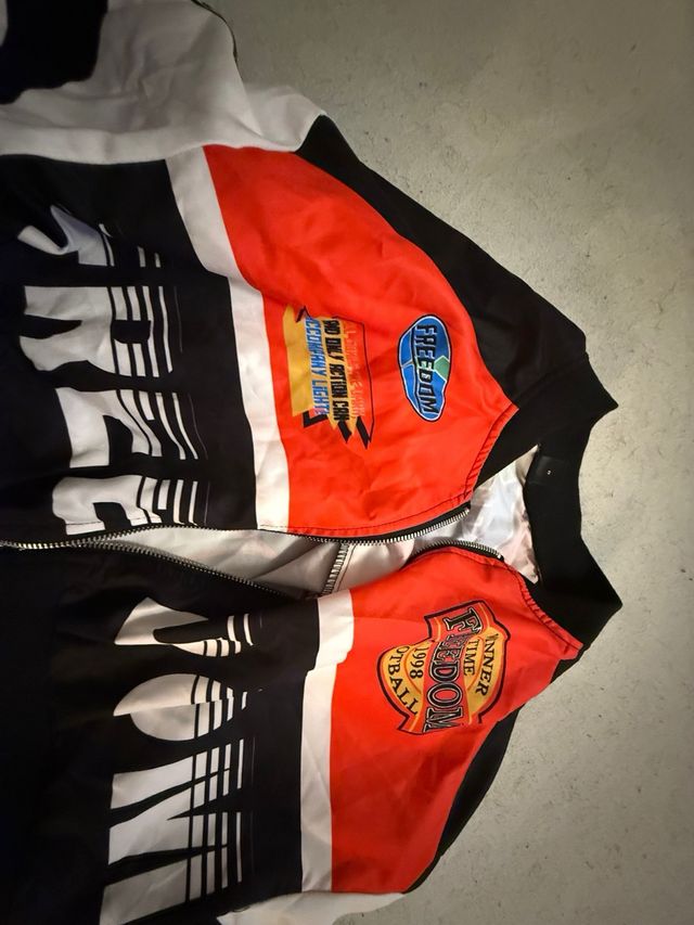 Chaqueta corta deportiva