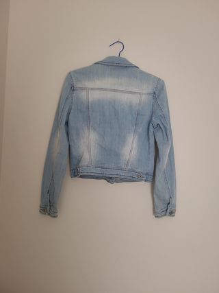 Cazadora tejana Stradivarius azul