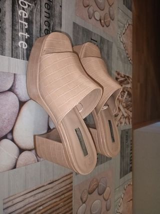 Zapatos de plataforma beige Primark Talla 38