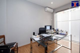 Oficina en venta en Los Remedios en Sevilla