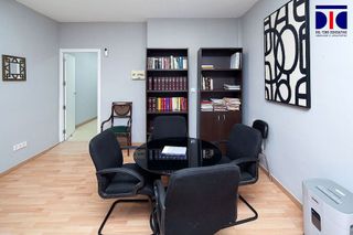 Oficina en venta en Los Remedios en Sevilla