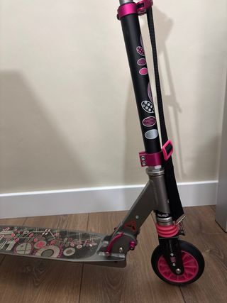 Patinete Oxelo rosa y gris