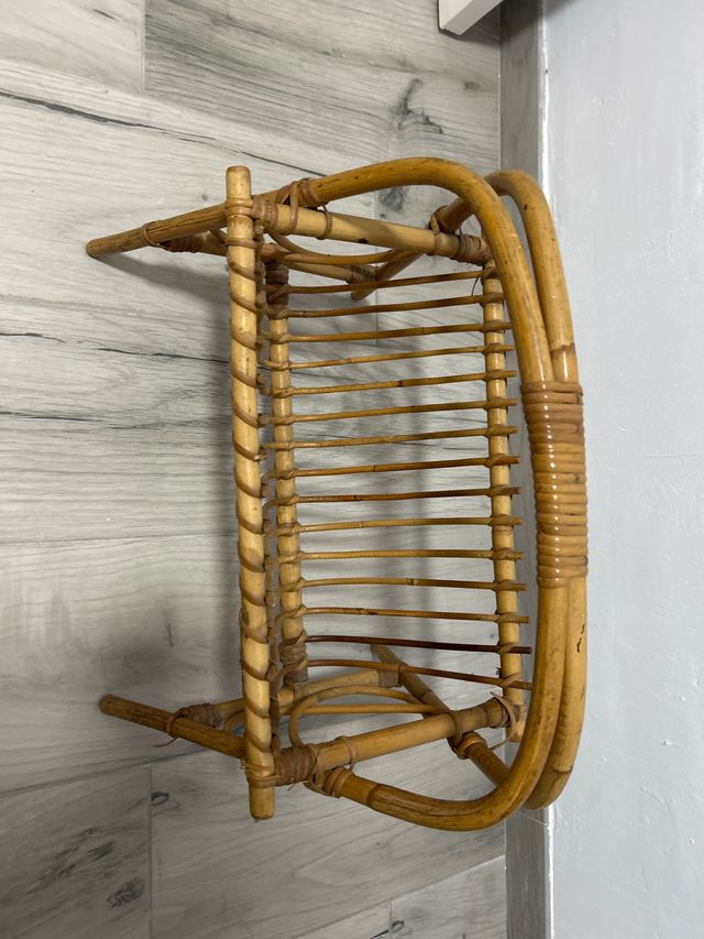 Revistero de bambú y ratán
