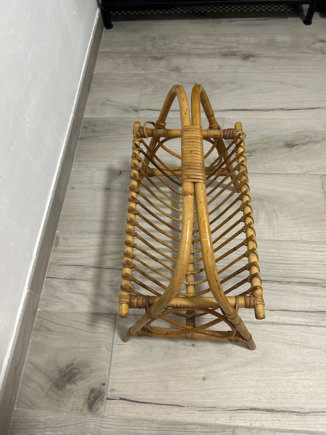 Revistero de bambú y ratán