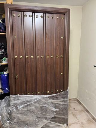 Puerta exterior aluminio rústica