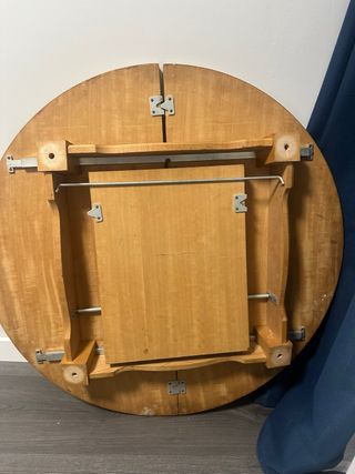 Mesa redonda extensible con apertura central