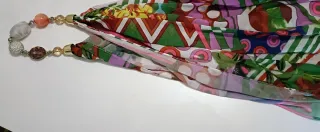 Foulard con colgante de cuentas