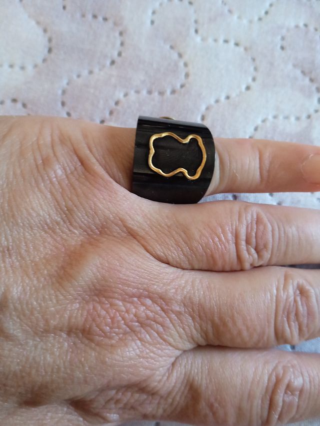 Anillo Tous Negro y Dorado