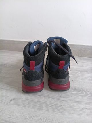 Botas The North Face azules y negras