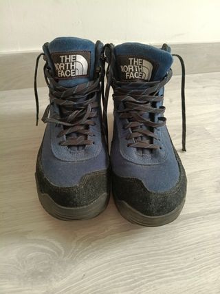 Botas The North Face azules y negras