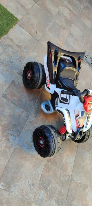 Quad Mercedes Batería 12V