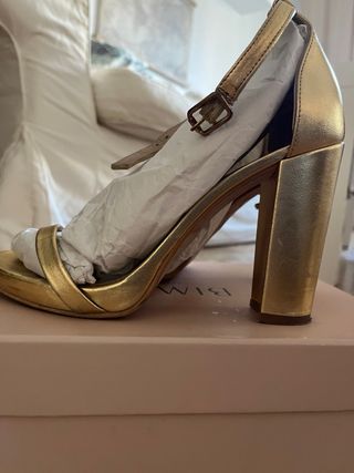 Sandalia de piel  Olivia Bimani Dorada