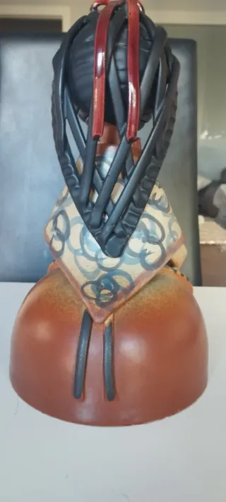 Muñeca artesanal de barro