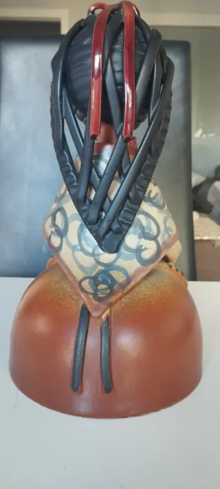 Muñeca artesanal de barro