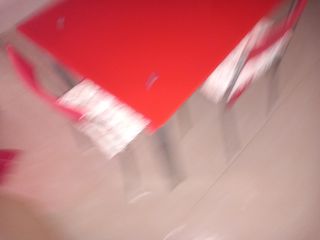 Mesa de cocina cristal roja y metal gris