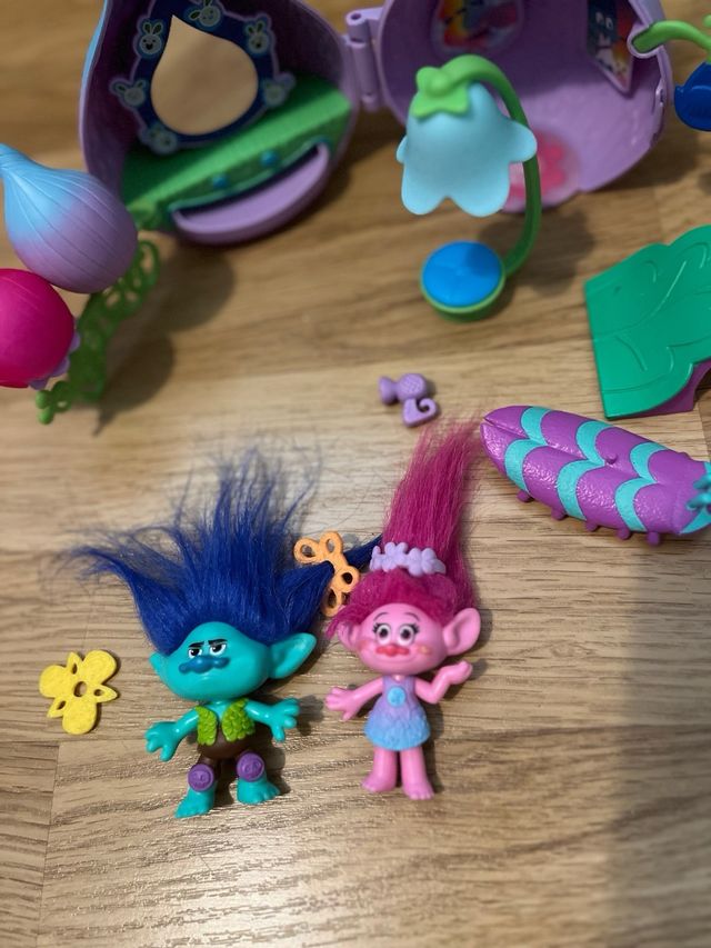 Muñecos Trolls con accesorios