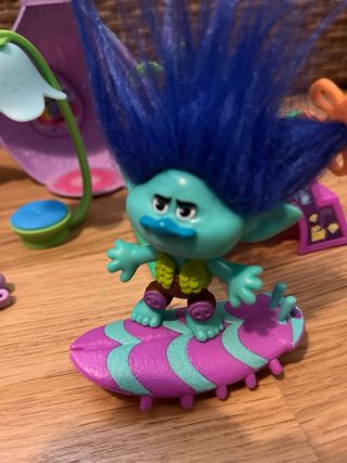 Muñecos Trolls con accesorios