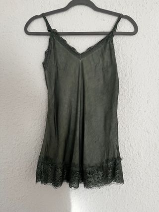 Camiseta lencera verde con encaje