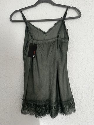 Camiseta lencera verde con encaje