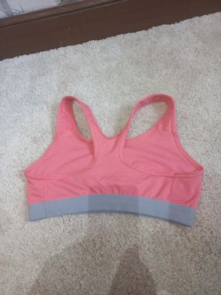 Top deportivo Nike rosa