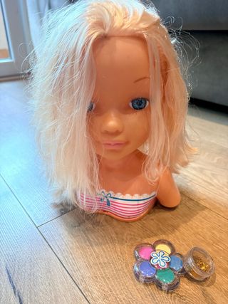 Nancy - Cabeza de muñeca para peinar