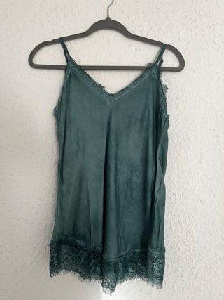 Camiseta lencera verde con encaje