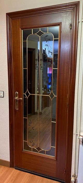 Puertas de madera interior.