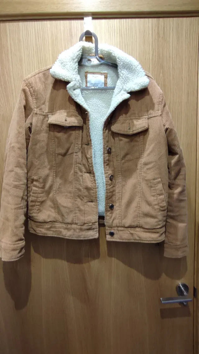 Chaqueta Bershka borreguito marrón
