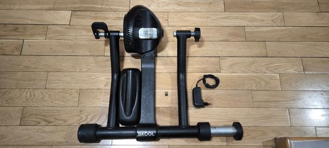 Rodillo Bkool Smart Pro + Rueda Shimano RS complet