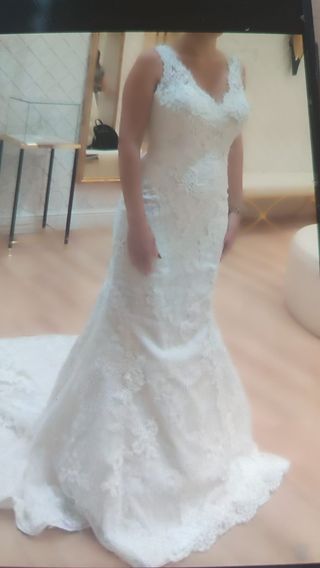 Vestido a estrenar de Pronovias.
