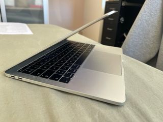 Macbook Pro 2017 (pantalla a reparar)