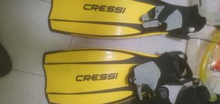 Aletas Cressiy escarpines buceo.
Con bolsa 44,5y38