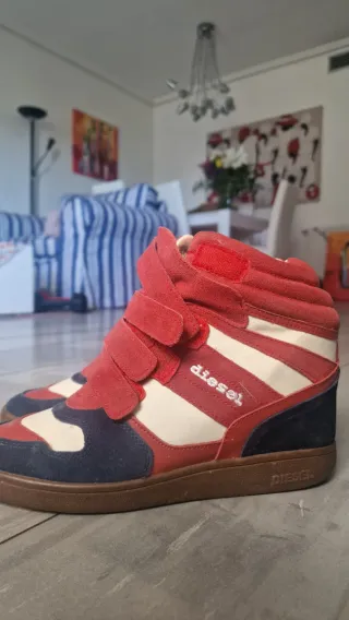 Zapatillas Diesel altas rojas y azules