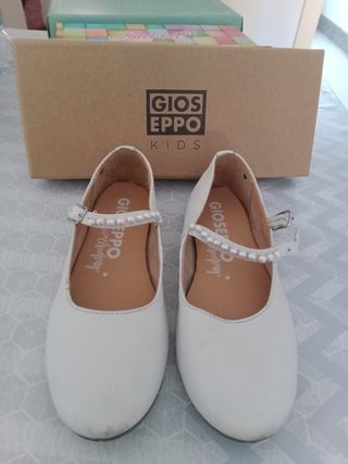 Zapatos comunión niña Gioseppo blancos
