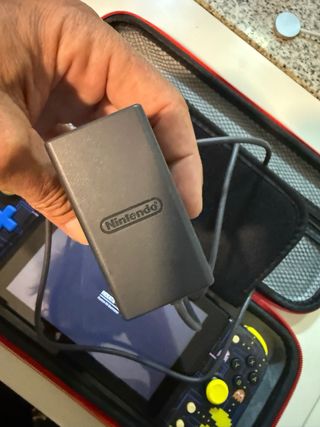 Nintendo Switch v1 + Cargador + Funda