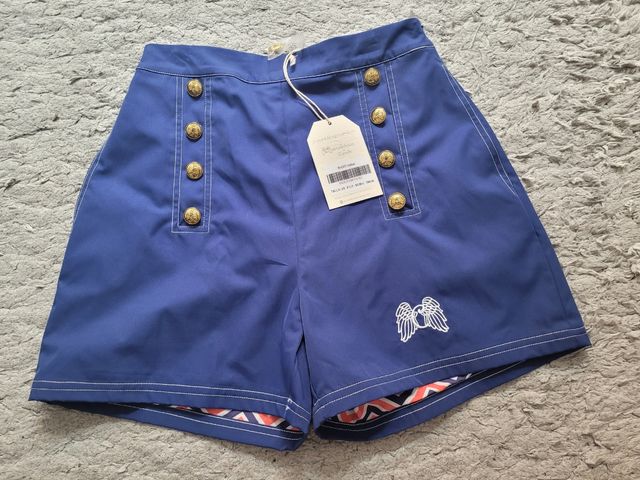 Shorts Camaleónica azul con botones dorados