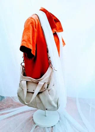 Bolso Piel Genuina Guy Laroche Blanco. 
