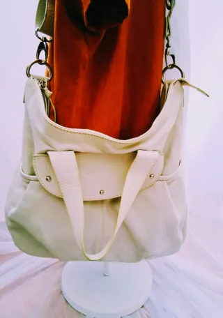 Bolso Piel Genuina Guy Laroche Blanco. 