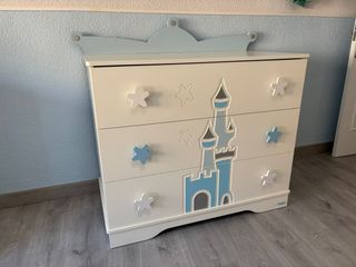 Cassettiera per bambini con corona e castello