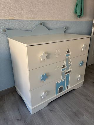 Cassettiera per bambini con corona e castello