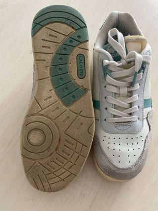 Zapatillas Lacoste grises y blancas