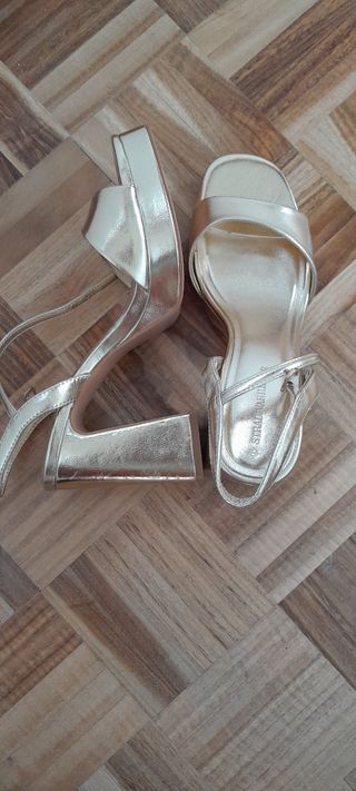Sandalias doradas tacón plataforma talla 39. Nueva