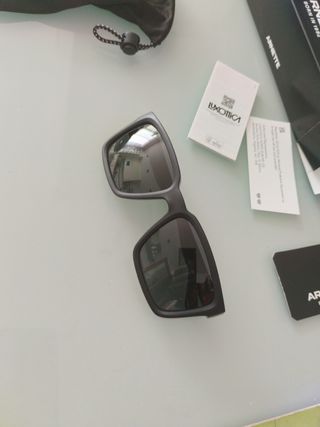 Gafas de sol Arnette negras y verdes