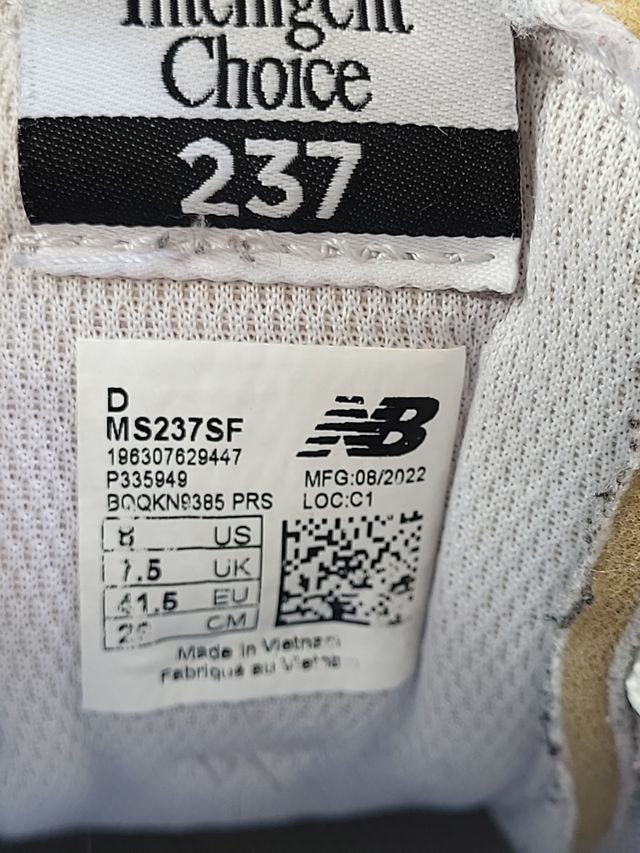 Zapatillas New Balance Beige y Blancas