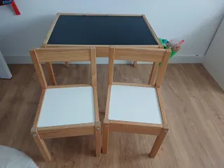 Mesa y 2 sillas infantiles IKEA LÄTT

