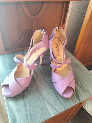 Zapatos de tacón Uniq Shoes morados