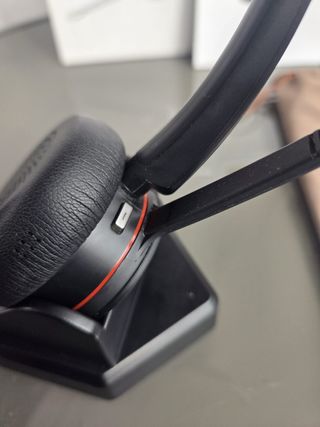 Auriculares Inalámbricos Mairdi con Base nuevos