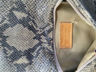 Bolso made in Italy imitación serpiente cadena gri