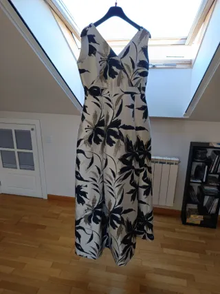 Vestido de fiesta floral azul y blanco
